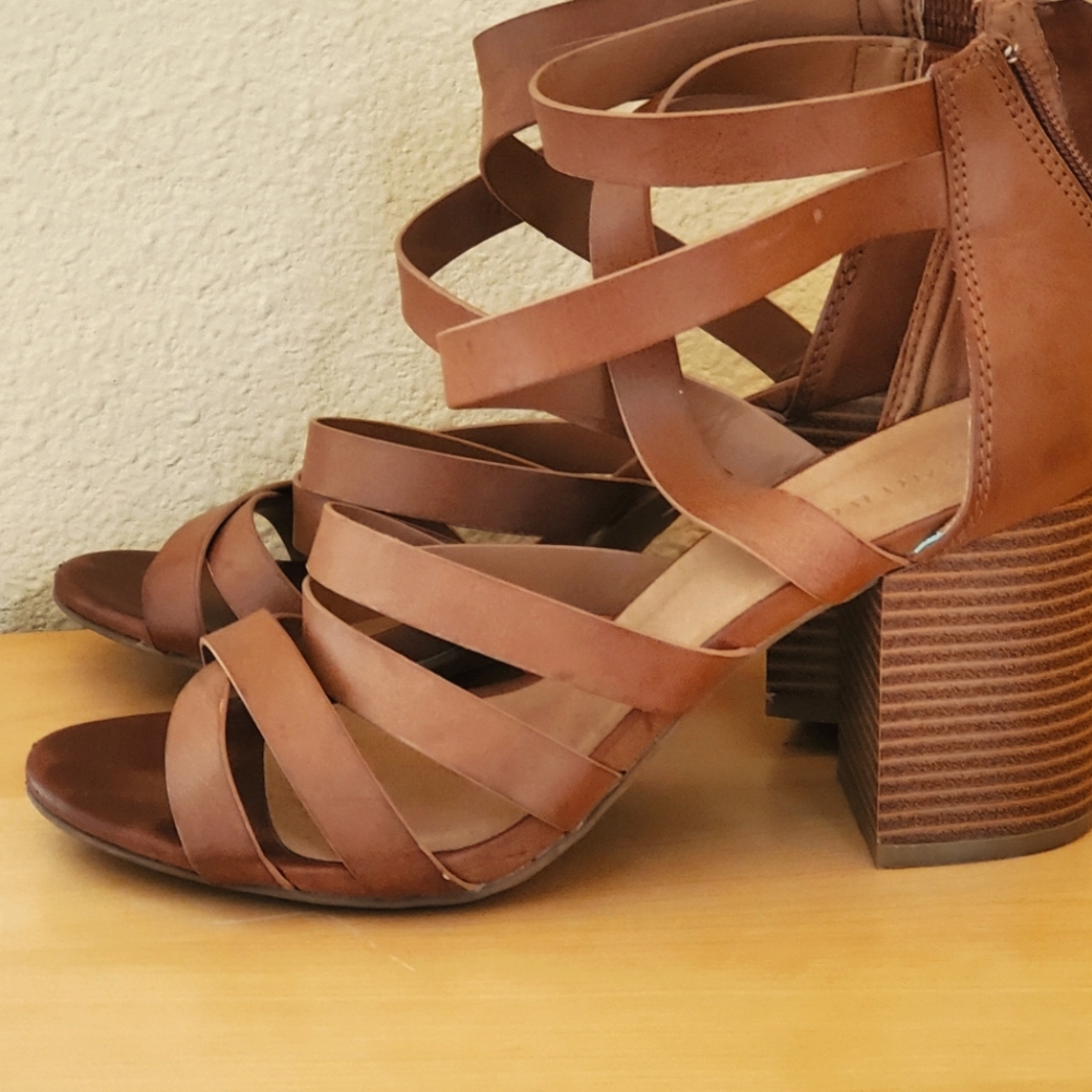 Bamboo Sandals (Size 9) Tan